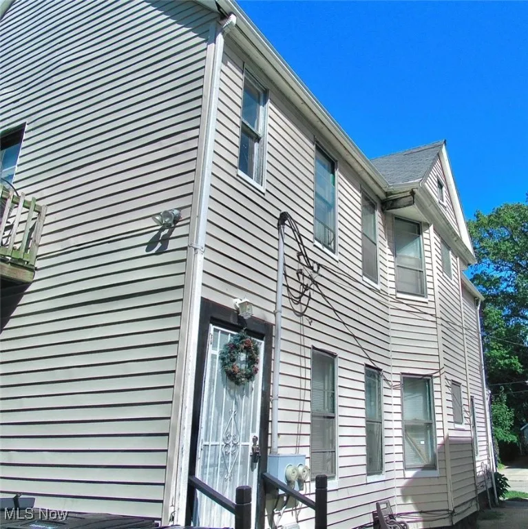 View of home's exterior