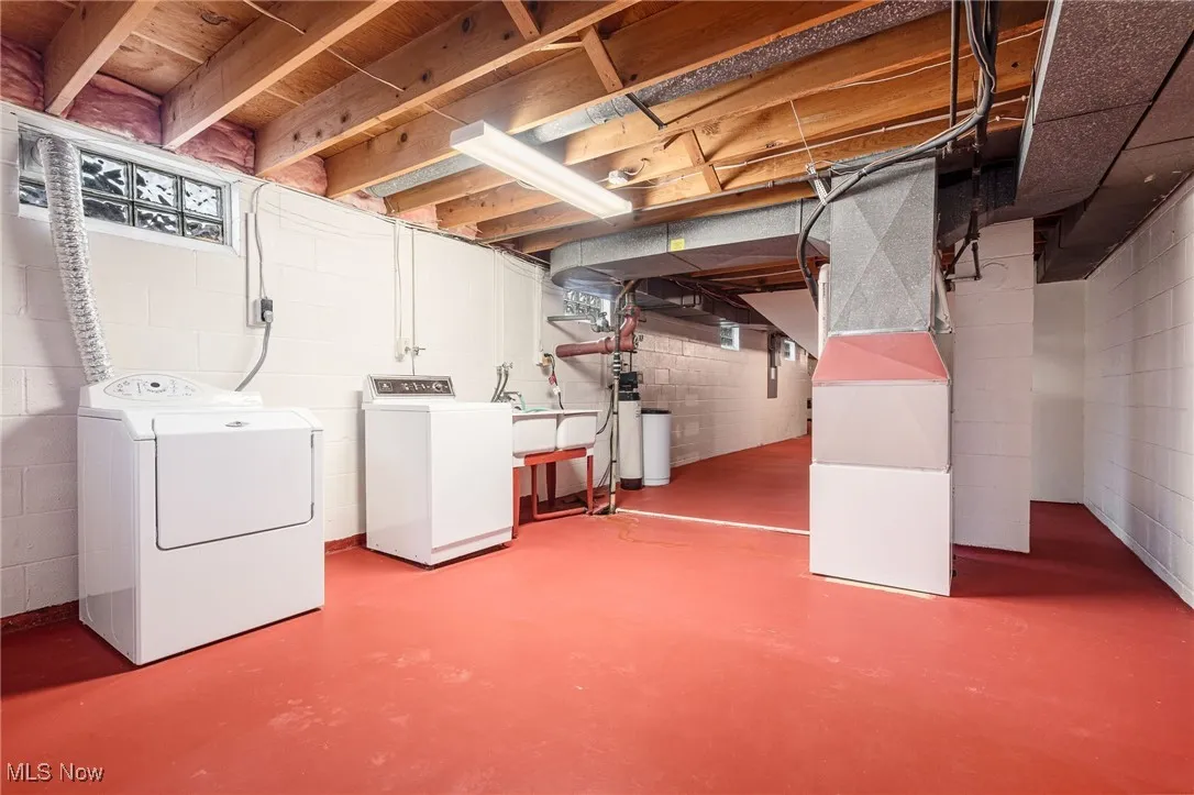 Washer & dryer convey with house