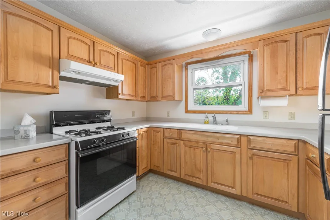 1854 E 300th Street, Wickliffe, Ohio 44092,MLS Now Listing ID