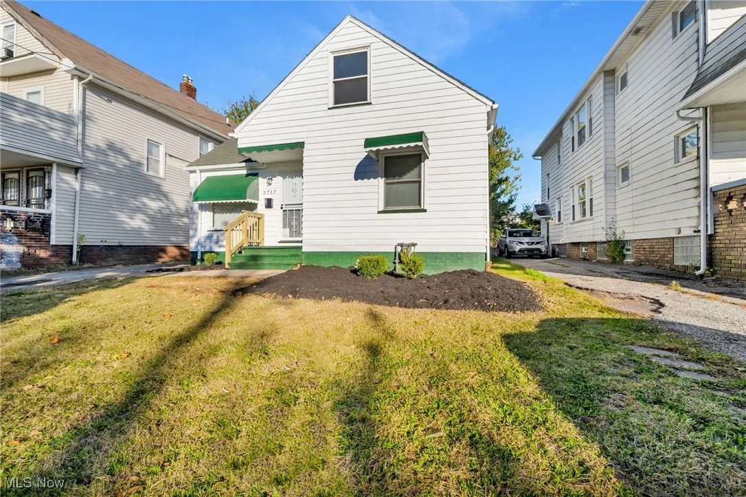Bungalow with a front lawn