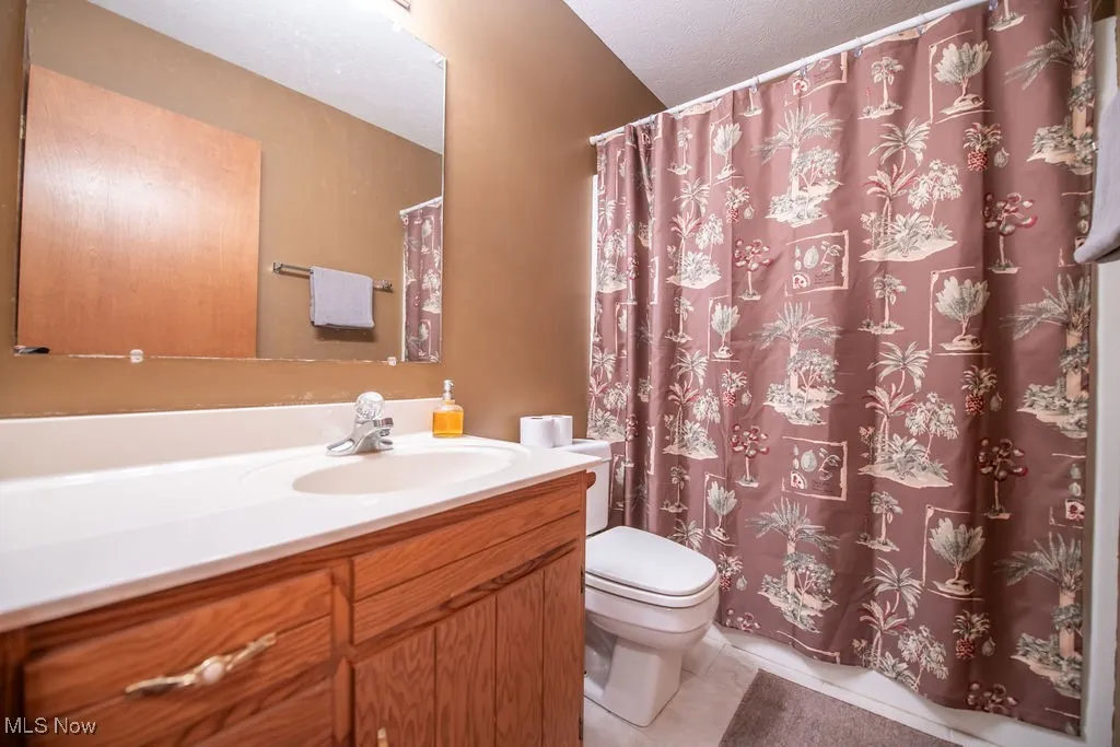 View of upper full bath area