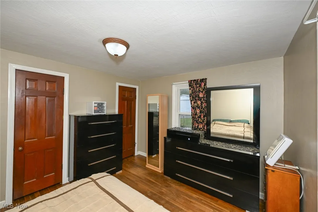 Primary bedroom main level