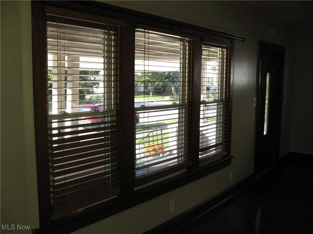 Detailed view of baseboards