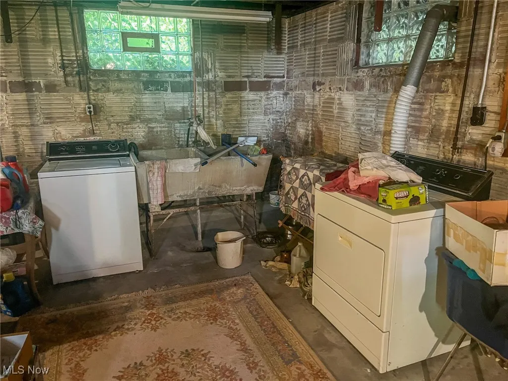 Basement featuring washer and dryer