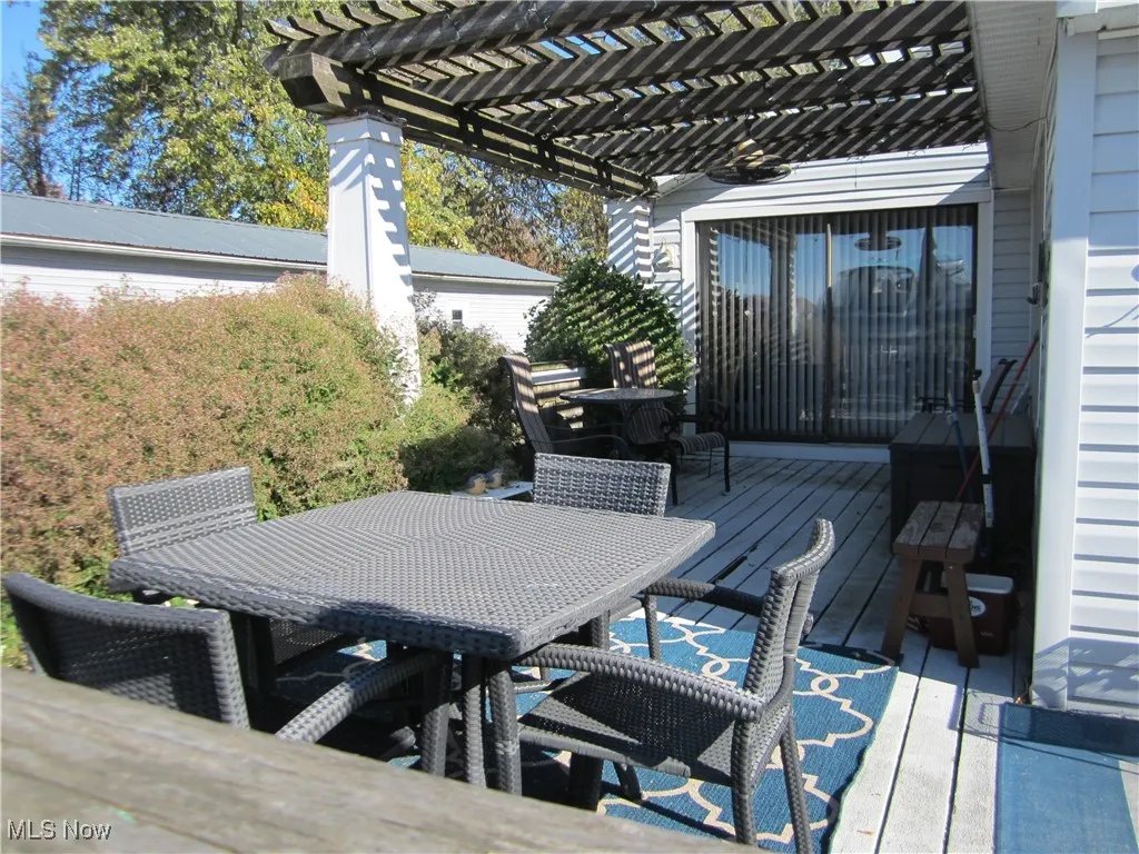 Deck featuring outdoor dining space