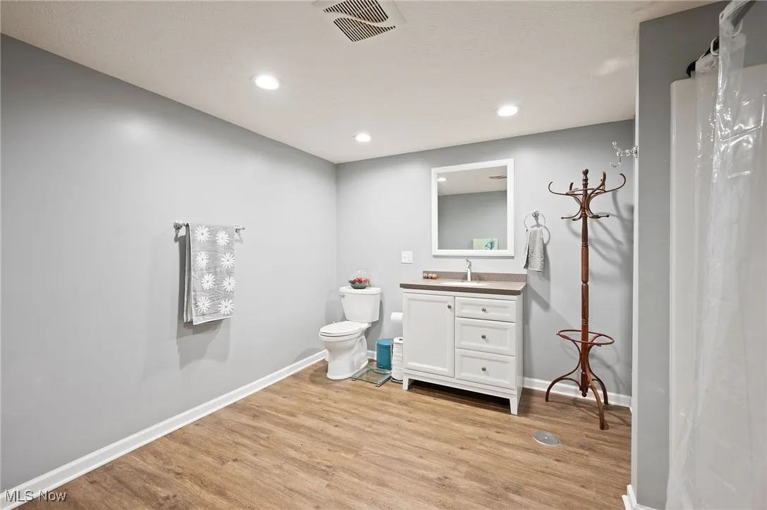 Full bath with vanity, recessed lighting,  Baement