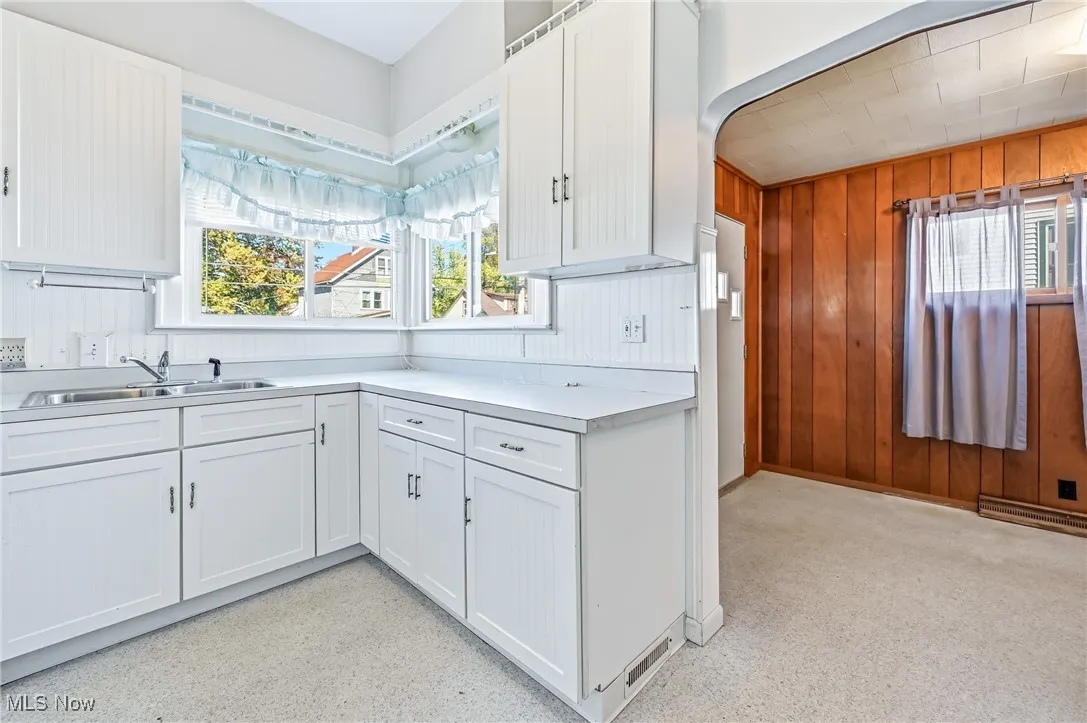 Bright Cheery kitchen with nice cabinets