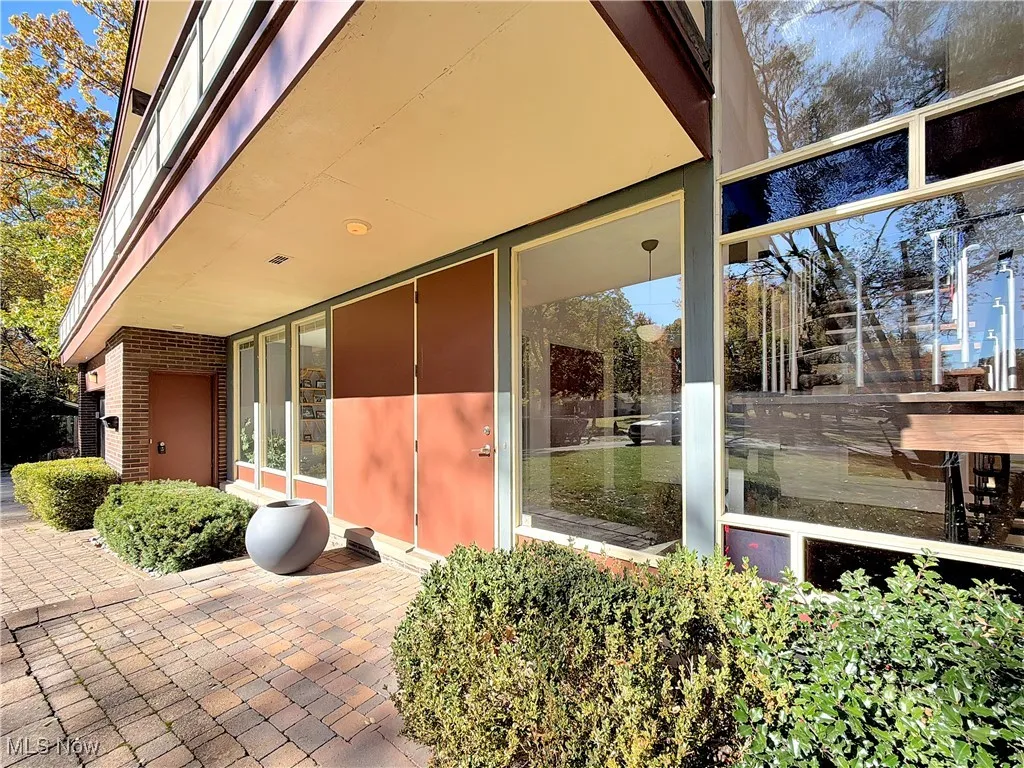 25861 Euclid Chagrin Pkwy, Richmond Heights, Ohio 44143,MLS Now Listing ID