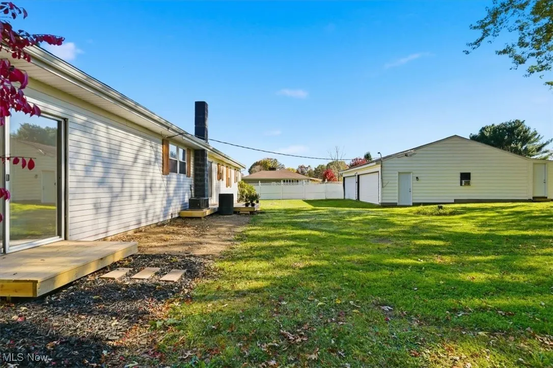 View of yard with an outdoor structure