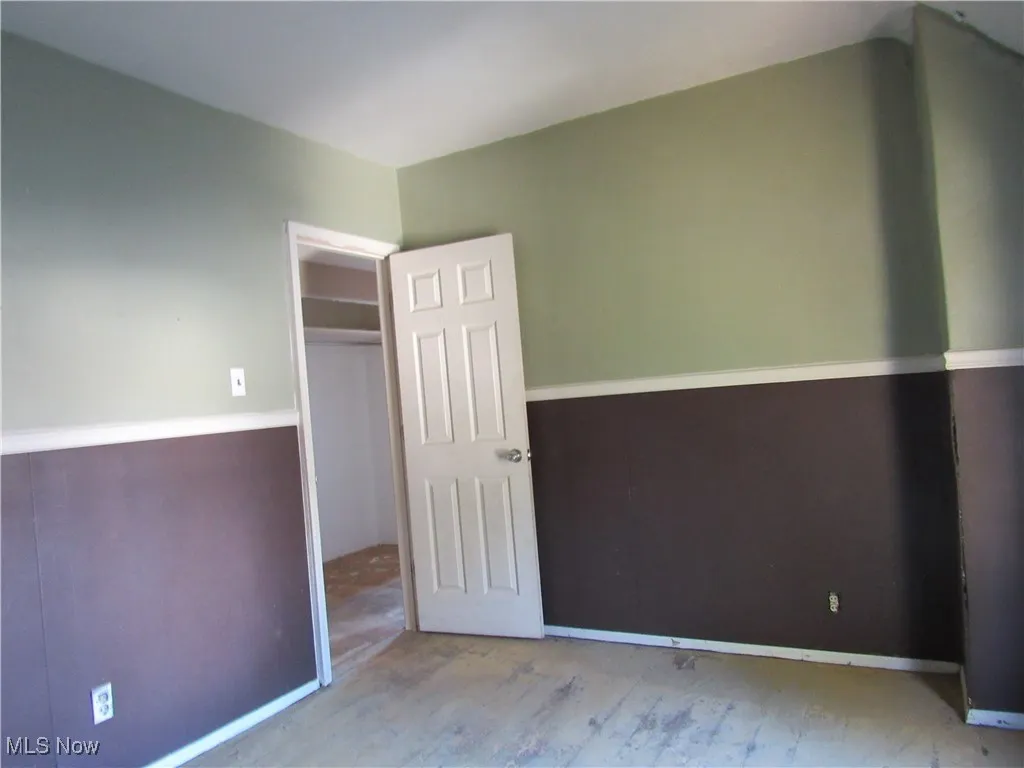 Unfurnished room featuring baseboards