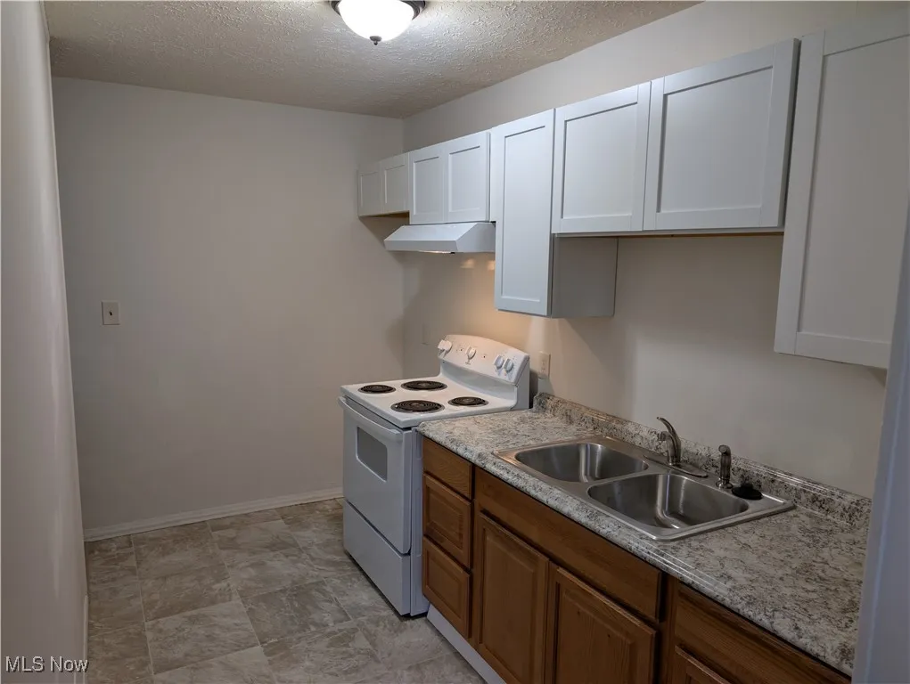 595 Dayton St Akron OH 44310 is a one bedroom townhouse in the North Hill area with a deck, storm door, basement, Living Room, Kitchen & entry on the 1st floor and the bedroom, bathroom and large oversized closet are on the 2nd floor. Recently replaced windows and siding  on the exterior and remodeled interior with new flooring, kitchen and bathroom. $750 per month plus electric by tenant. The landlord has provided trash pickup and off street parking lot. Property is just off Tallmadge Ave with easy access to Route 8.