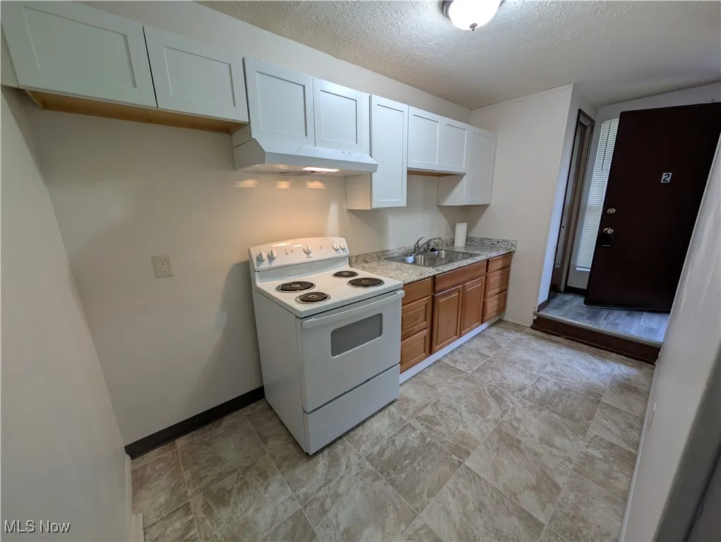 595 Dayton St Akron OH 44310 is a one bedroom townhouse in the North Hill area with a deck, storm door, basement, Living Room, Kitchen & entry on the 1st floor and the bedroom, bathroom and large oversized closet are on the 2nd floor. Recently replaced windows and siding  on the exterior and remodeled interior with new flooring, kitchen and bathroom. $750 per month plus electric by tenant. The landlord has provided trash pickup and off street parking lot. Property is just off Tallmadge Ave with easy access to Route 8.