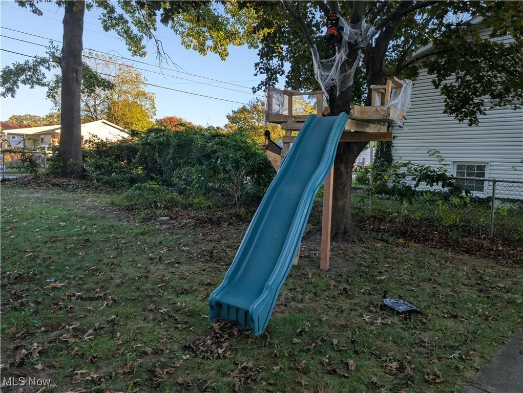 200 Stull Ave Akron, OH 44312 is a charming Cape Cod-style home offering a blend of comfort, character, and practicality. This inviting 3-bedroom, 1-bath residence sits on a nicely maintained lot and is perfect for anyone seeking a cozy home with great outdoor space.