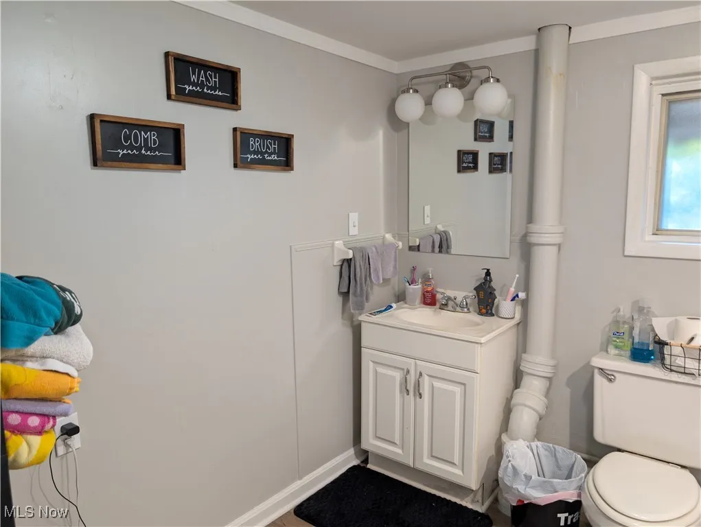 200 Stull Ave Akron, OH 44312 is a charming Cape Cod-style home offering a blend of comfort, character, and practicality. This inviting 3-bedroom, 1-bath residence sits on a nicely maintained lot and is perfect for anyone seeking a cozy home with great outdoor space.