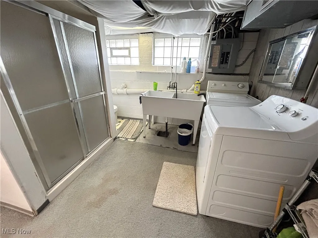 Washroom with electric panel and independent washer and dryer
