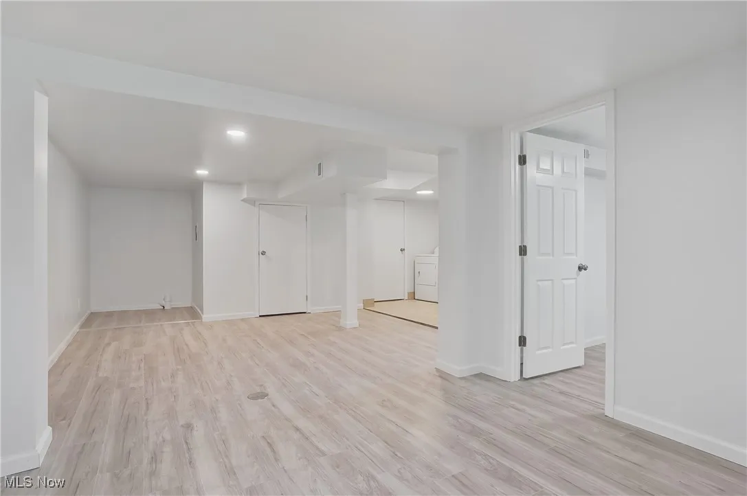 Finished basement featuring light wood-type flooring, washer / clothes dryer, and recessed​​‌​​​​‌​​‌‌​‌‌​​​‌‌​‌​‌​‌​​​‌​​ lighting