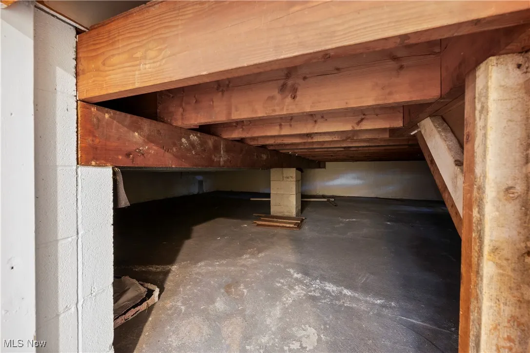 Crawl space, all concrete with easy access