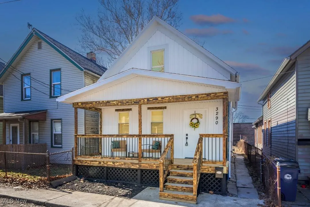 View of front of house featuring fence and covered porch