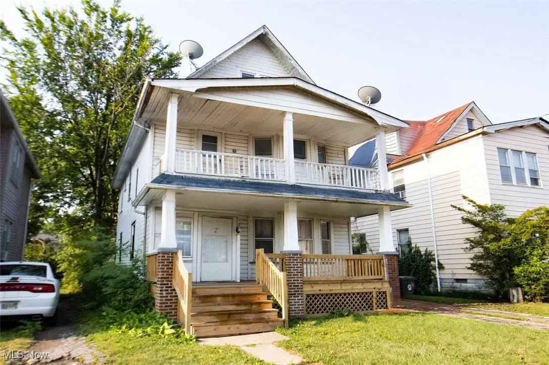 View of front facade featuring covered porch and a front yard