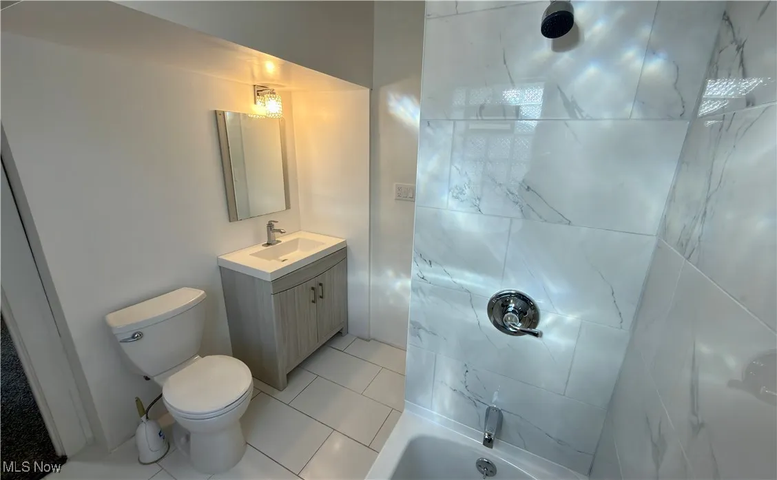 825 Helmsdale Road, Cleveland Heights, Ohio 44112,MLS Now Listing ID