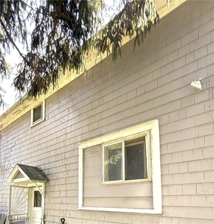 View of home's exterior