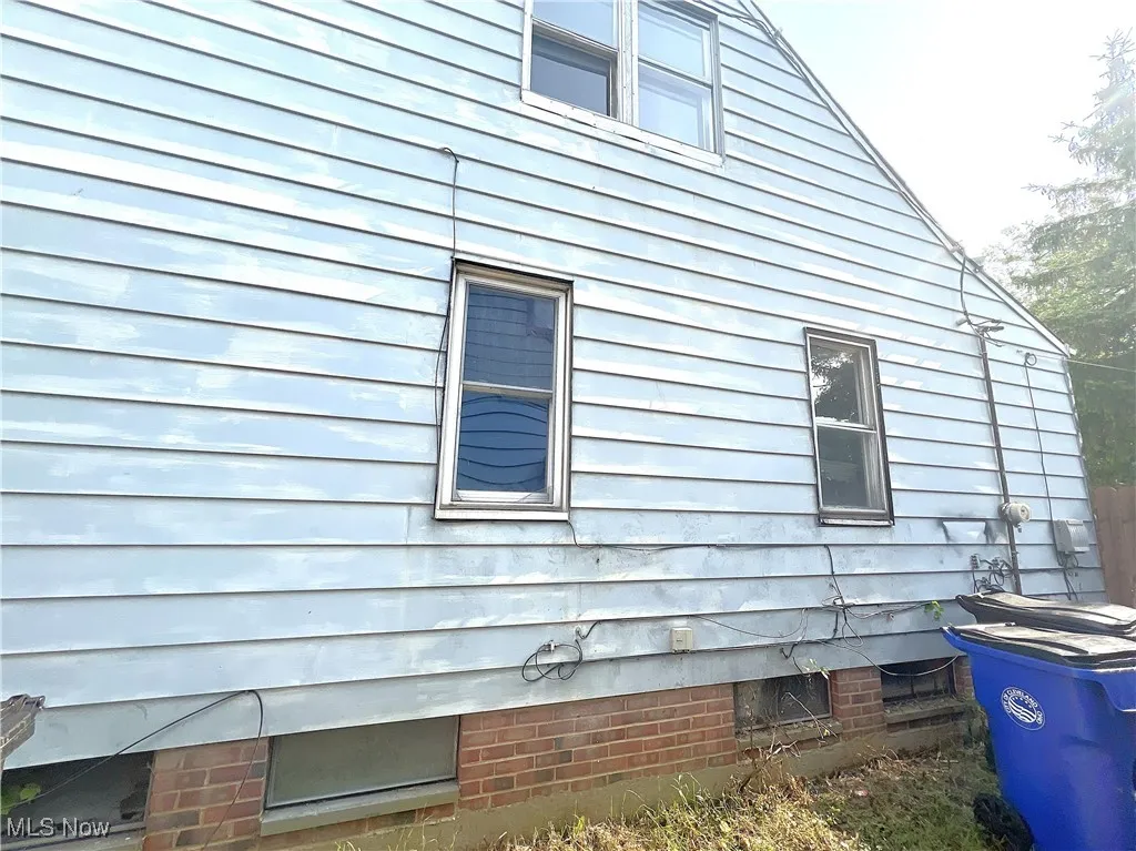 View of home's exterior