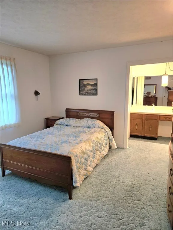 Master Bedroom
 w/ ensuite luxury bath