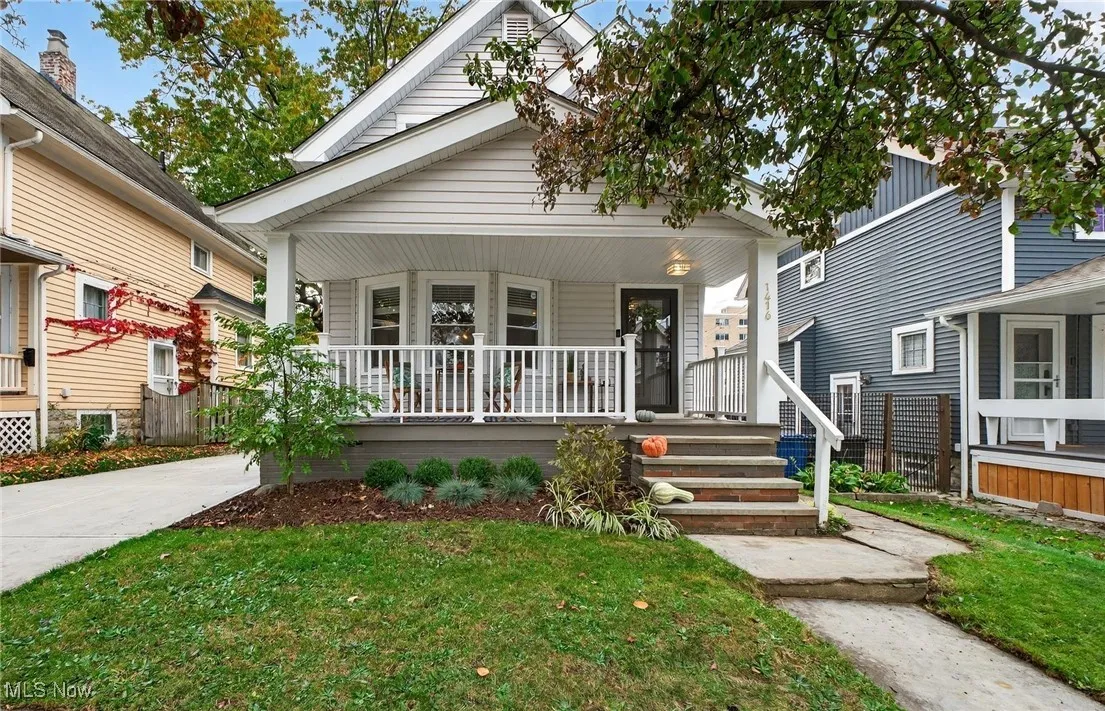 View of front facade with a porch and a front yard