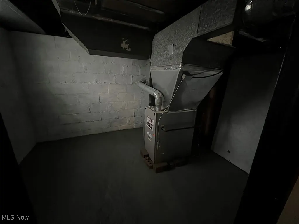 Utility room with heating unit