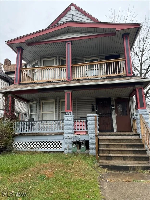 View of front of home featuring a porch