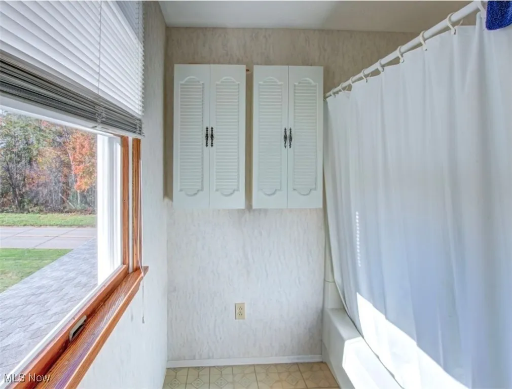 Full Bath on upper floor