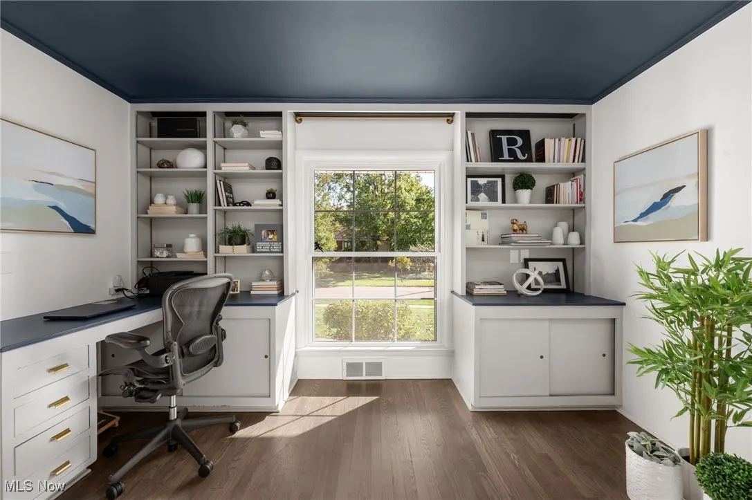 It can also serve as a multi-purpose space for arts & crafts, a playroom or studio space. Shut the pocket door for privacy or to keep messes hidden.