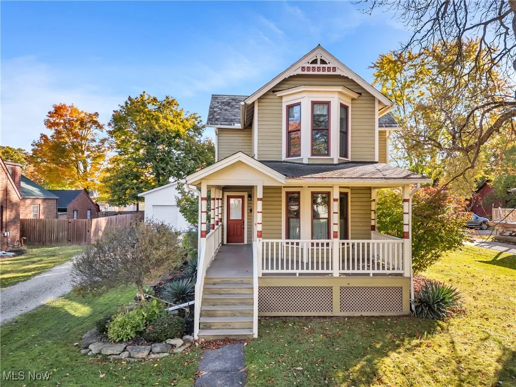 Victorian house featuring covered porch and a shingled roof