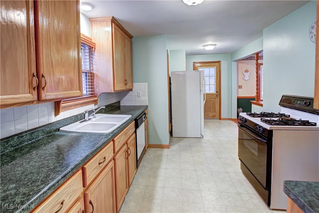 10004 Manoa Avenue, Brooklyn, Ohio 44144,MLS Now Listing ID