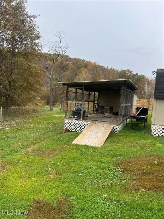Wooded View with an outbuilding and dog kennel