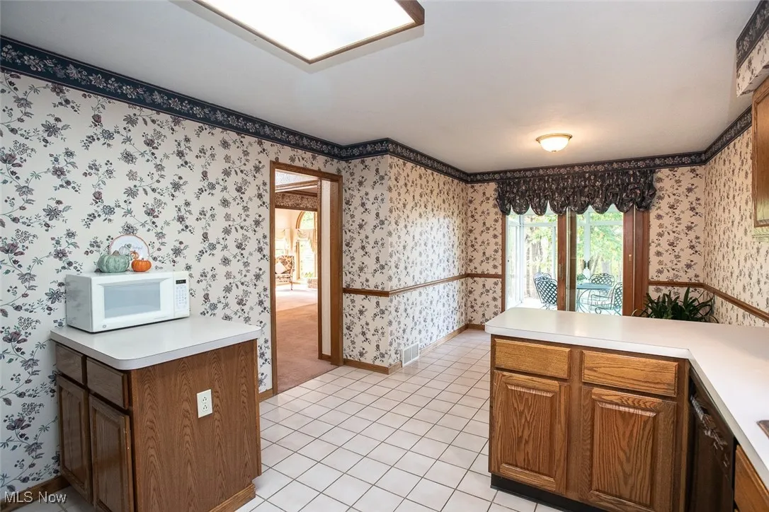 Large eat in kitchen