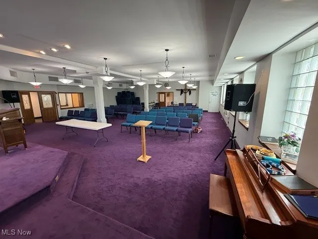 Recreation room with recessed lighting