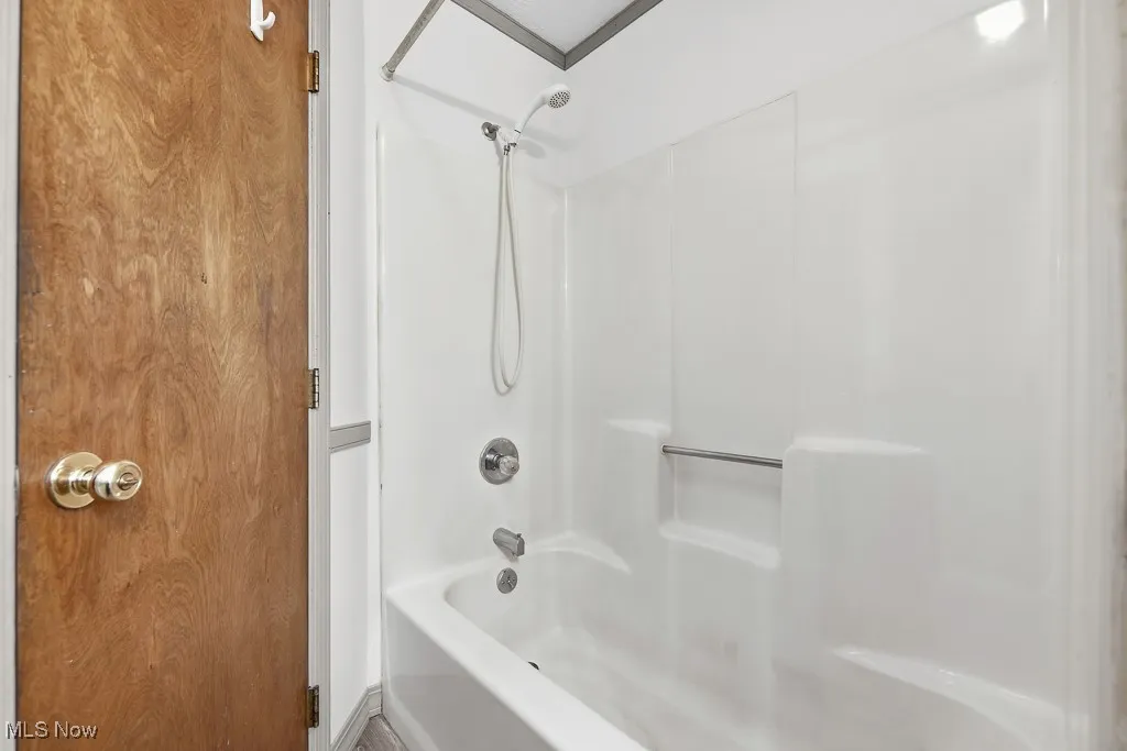 Bathroom with tub / shower combination