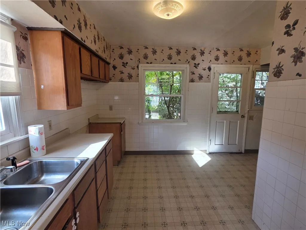 2100 Delmore Street, Cuyahoga Falls, Ohio 44221,MLS Now Listing ID