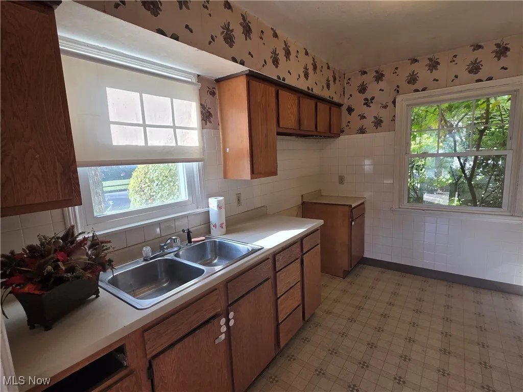 2100 Delmore Street, Cuyahoga Falls, Ohio 44221,MLS Now Listing ID