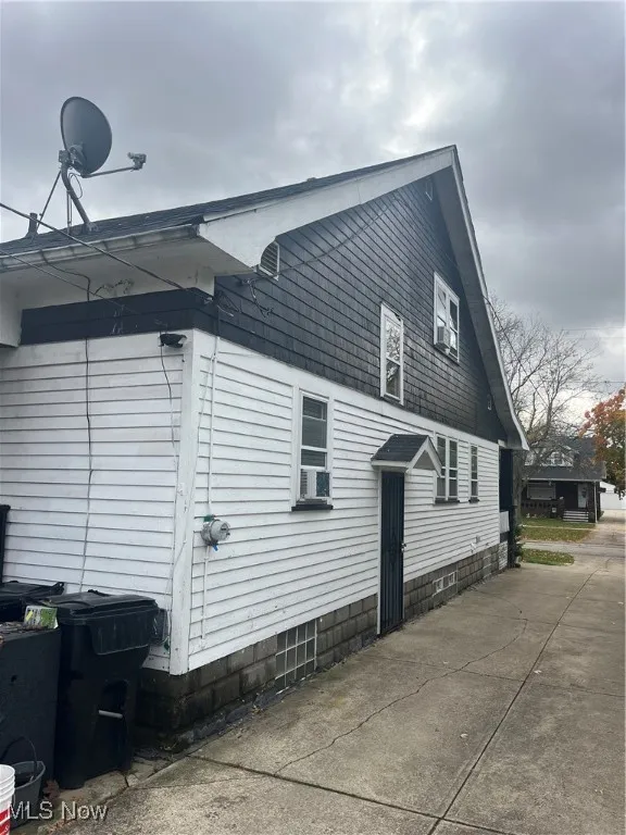 View of side of home