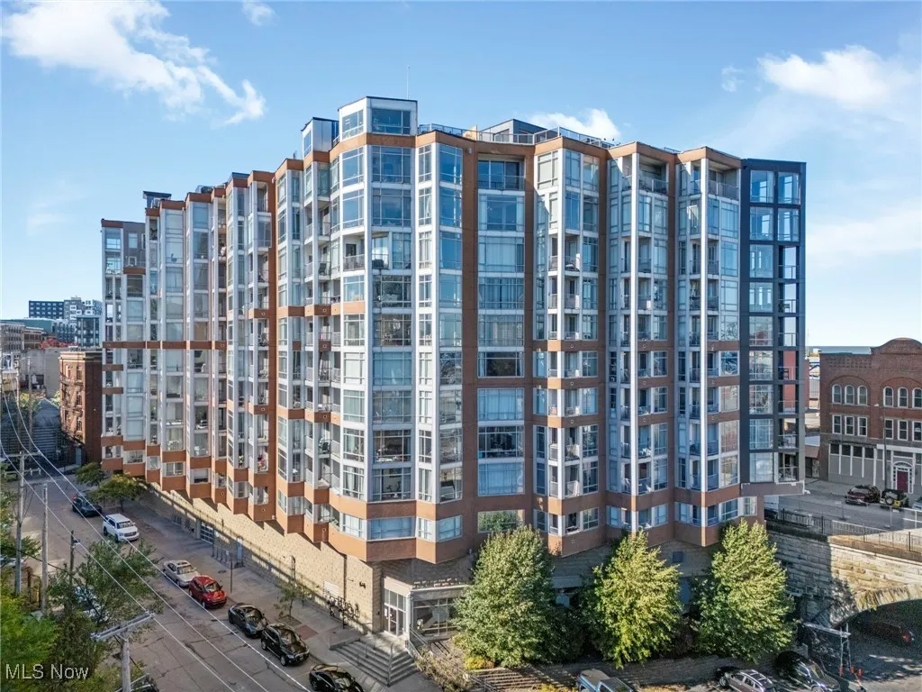 View of apartment building / complex