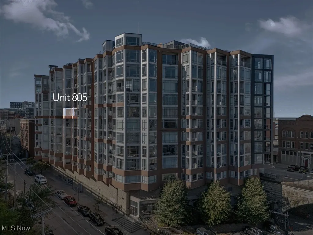 View of apartment building / complex