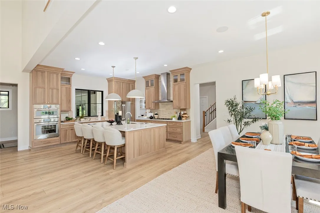 Kitchen / dining.