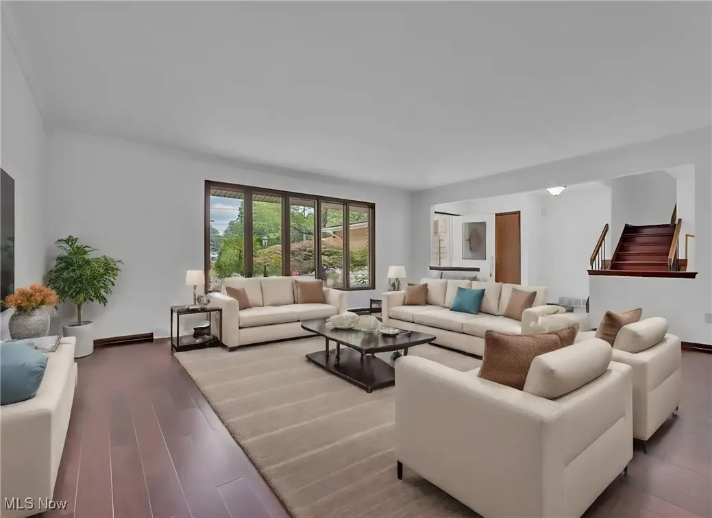 Spacious living room connects with Dining Area
virtually staged