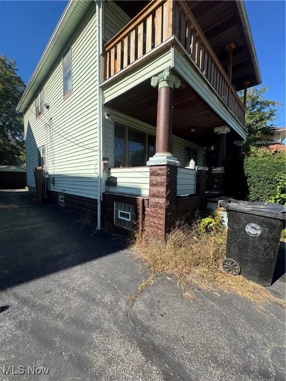 View of side of home