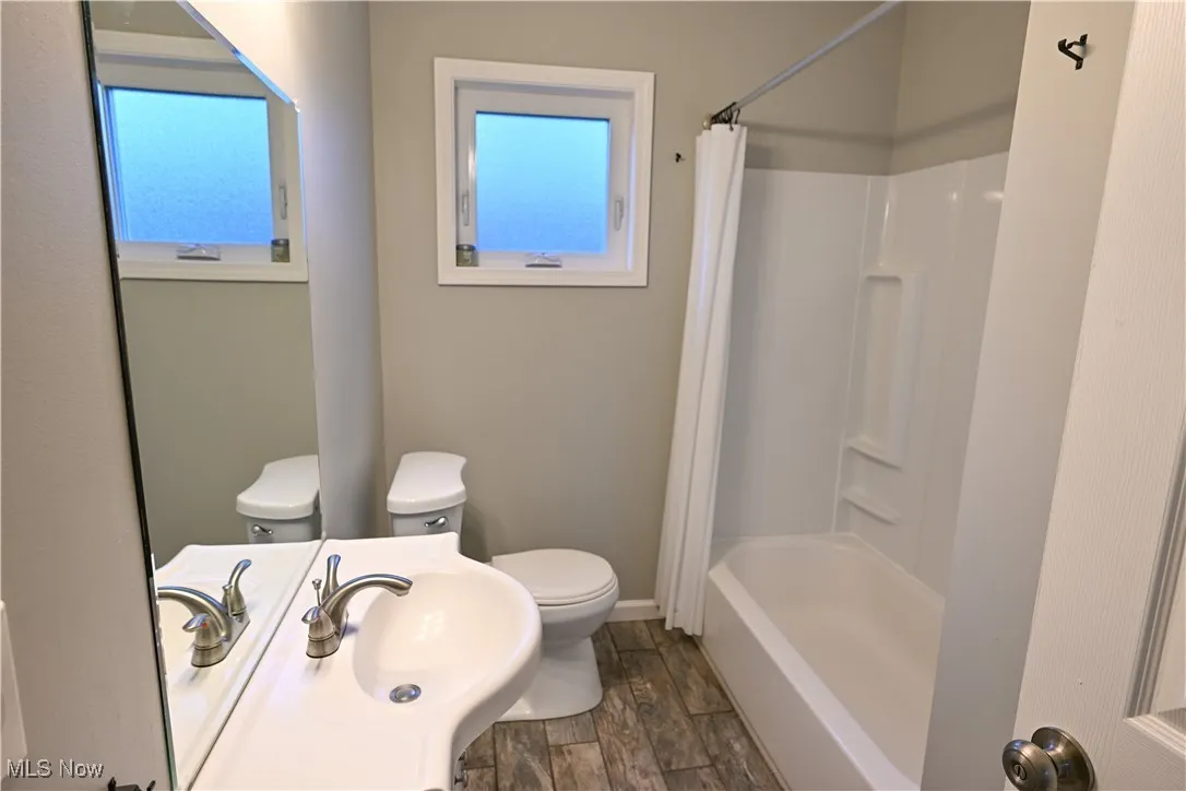 Main full bathroom