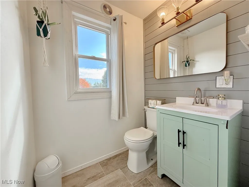 Second Level Full Bath