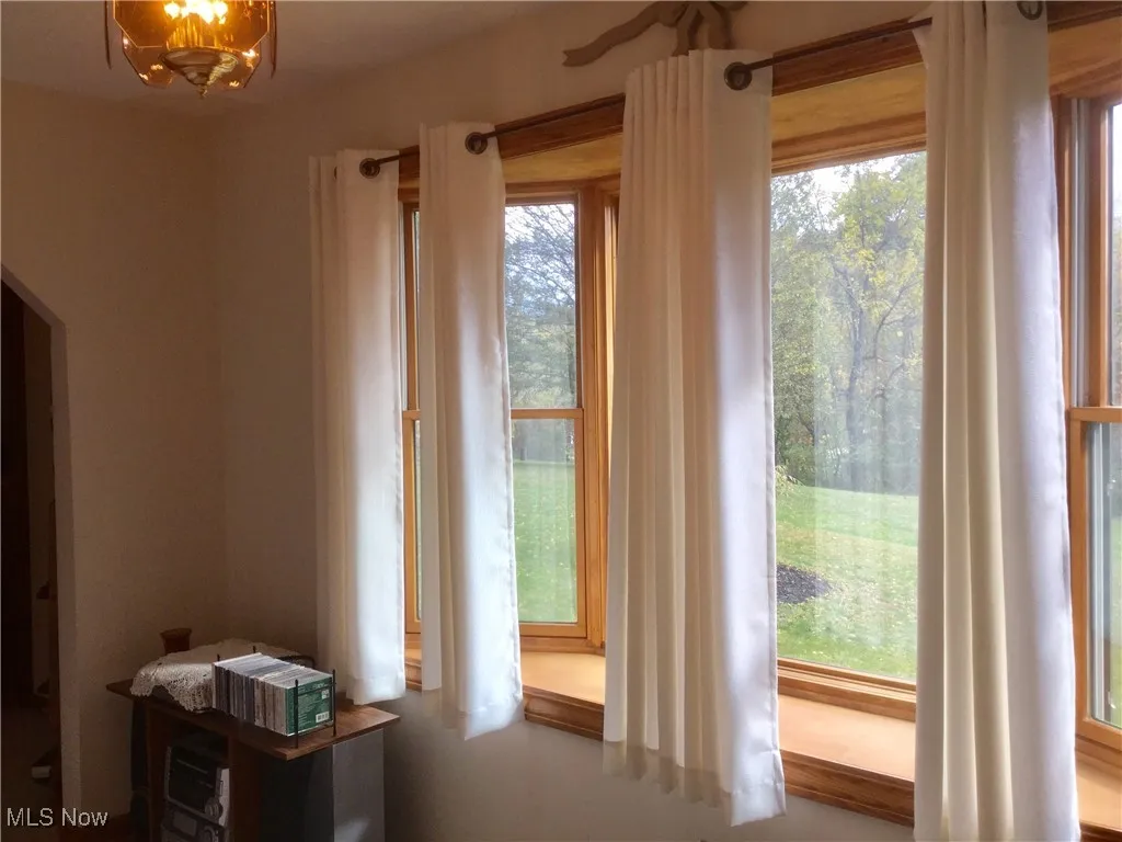 dining room with bay window