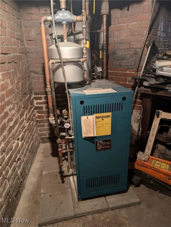 Utility room with a heating unit